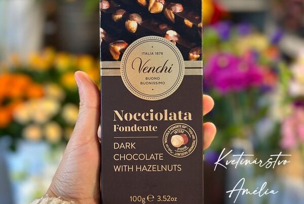 Venchi Nocciolata | Extra horká čokoláda s celými lieskovcami, 100 g.